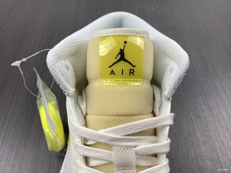 Jordan (W) - Mid Yellow SE Voltage 1 DB2822-107 1102